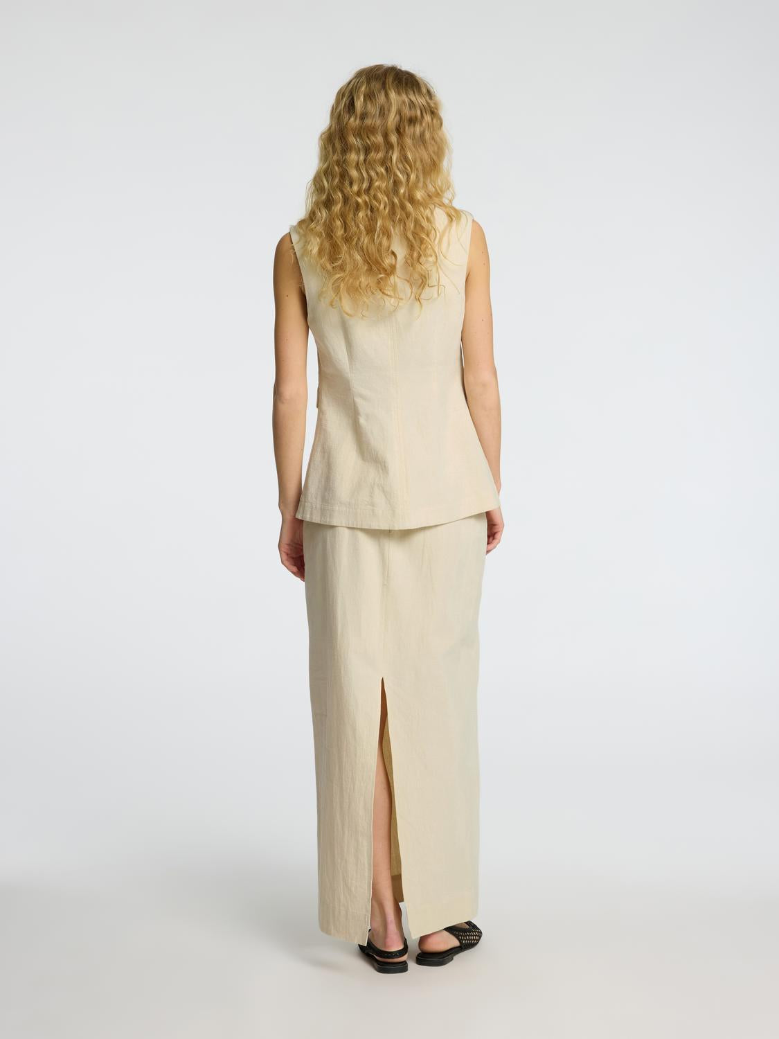 model_shot-back